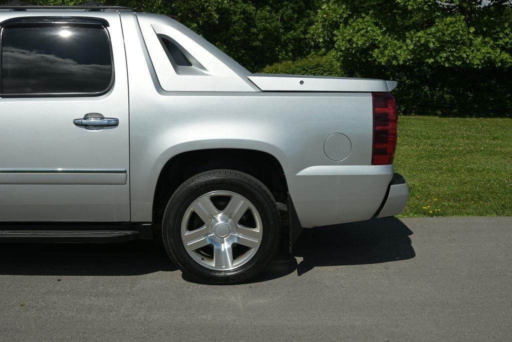 Chevrolet Avalanche 4WD Crew Cab LTZ 2012
