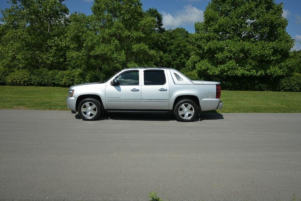 Chevrolet Avalanche 4WD Crew Cab LTZ 2012