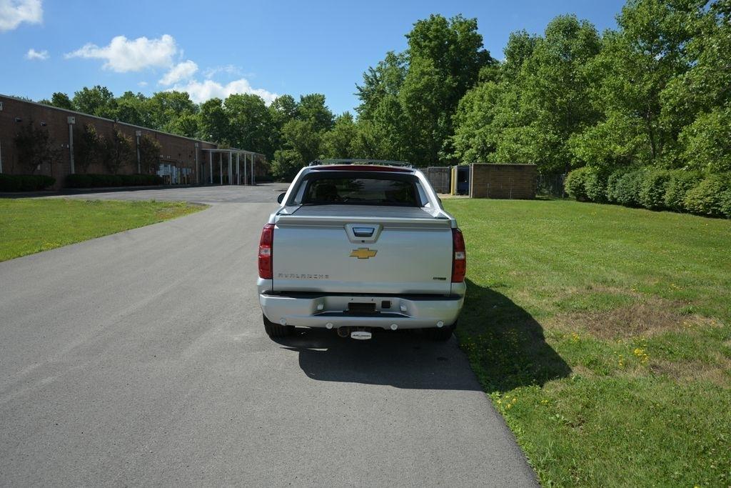 Chevrolet Avalanche 4WD Crew Cab LTZ 2012