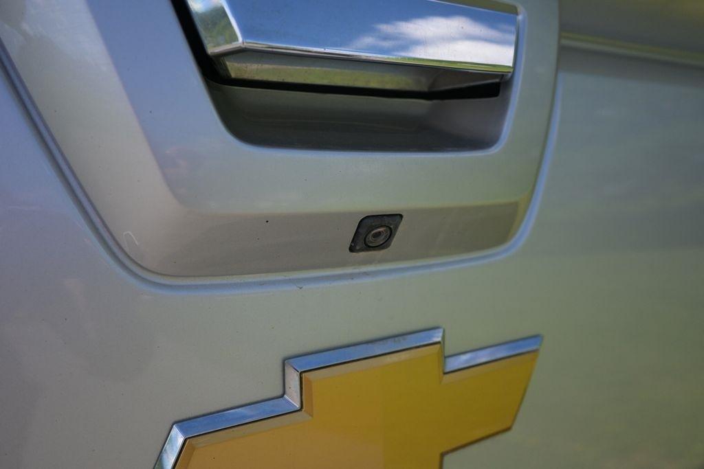 Chevrolet Avalanche 4WD Crew Cab LTZ 2012