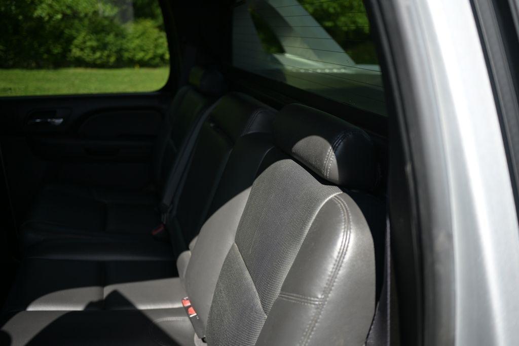 Chevrolet Avalanche 4WD Crew Cab LTZ 2012