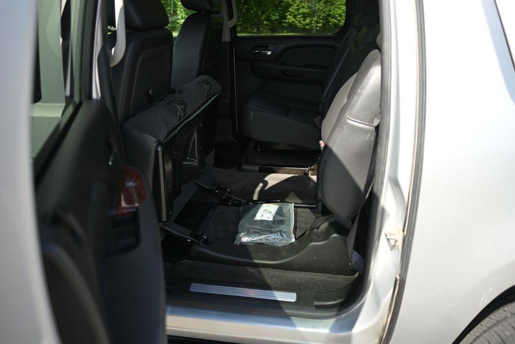 Chevrolet Avalanche 4WD Crew Cab LTZ 2012