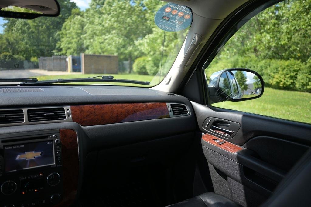 Chevrolet Avalanche 4WD Crew Cab LTZ 2012
