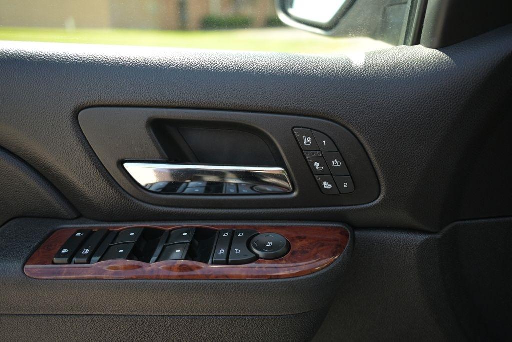 Chevrolet Avalanche 4WD Crew Cab LTZ 2012