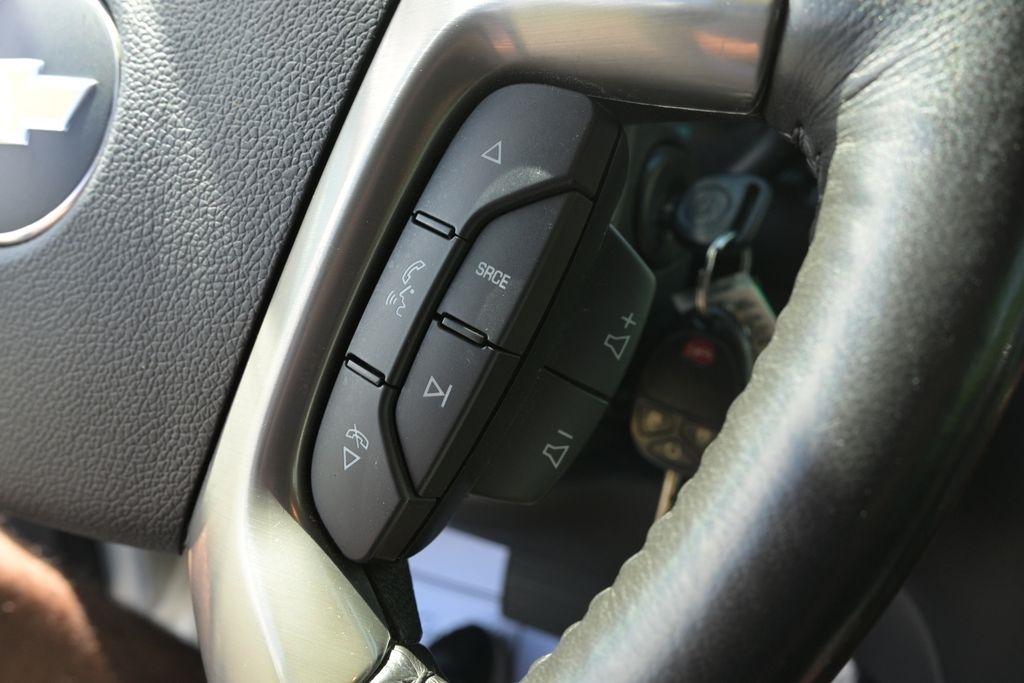 Chevrolet Avalanche 4WD Crew Cab LTZ 2012
