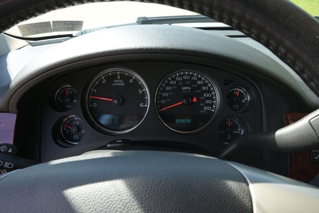 Chevrolet Avalanche 4WD Crew Cab LTZ 2012