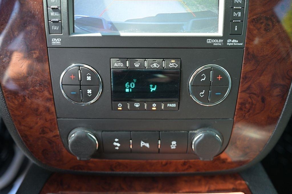 Chevrolet Avalanche 4WD Crew Cab LTZ 2012