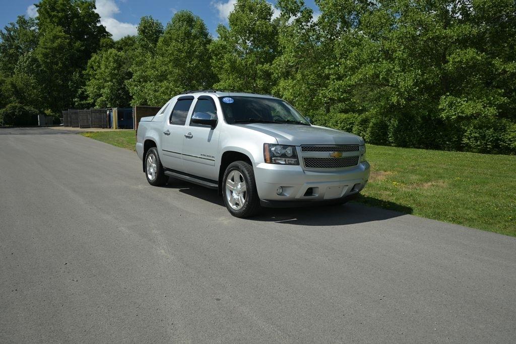 Chevrolet Avalanche 4WD Crew Cab LTZ 2012