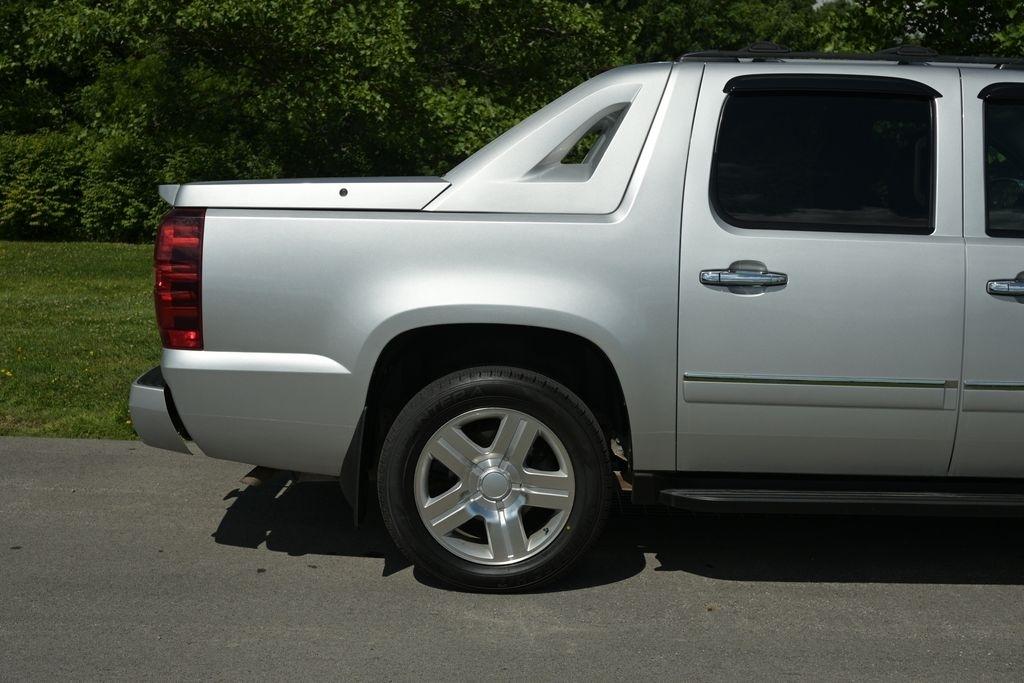 Chevrolet Avalanche 4WD Crew Cab LTZ 2012