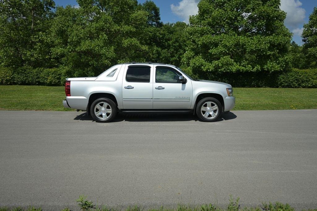 Chevrolet Avalanche 4WD Crew Cab LTZ 2012