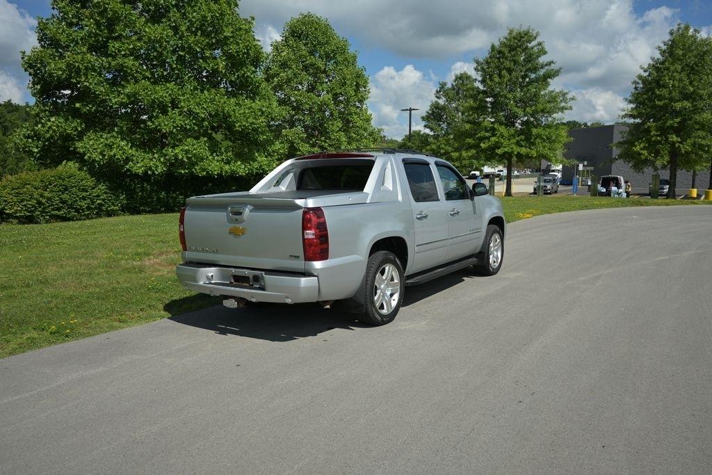 Chevrolet Avalanche 4WD Crew Cab LTZ 2012