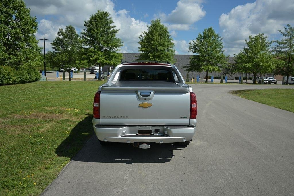 Chevrolet Avalanche 4WD Crew Cab LTZ 2012