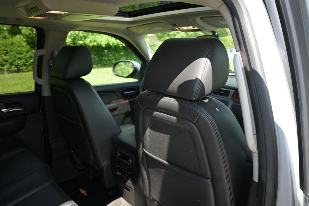 Chevrolet Avalanche 4WD Crew Cab LTZ 2012