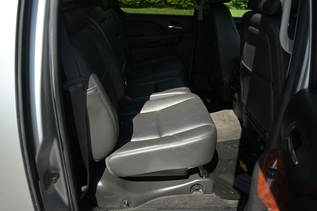 Chevrolet Avalanche 4WD Crew Cab LTZ 2012