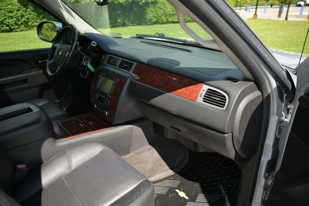 Chevrolet Avalanche 4WD Crew Cab LTZ 2012