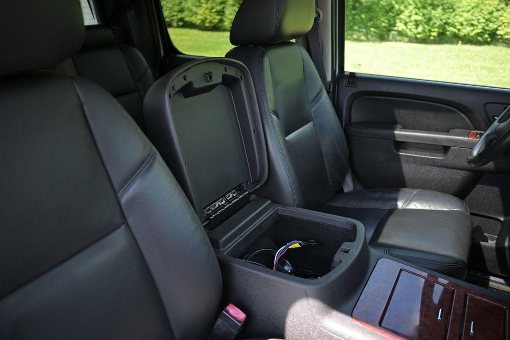 Chevrolet Avalanche 4WD Crew Cab LTZ 2012