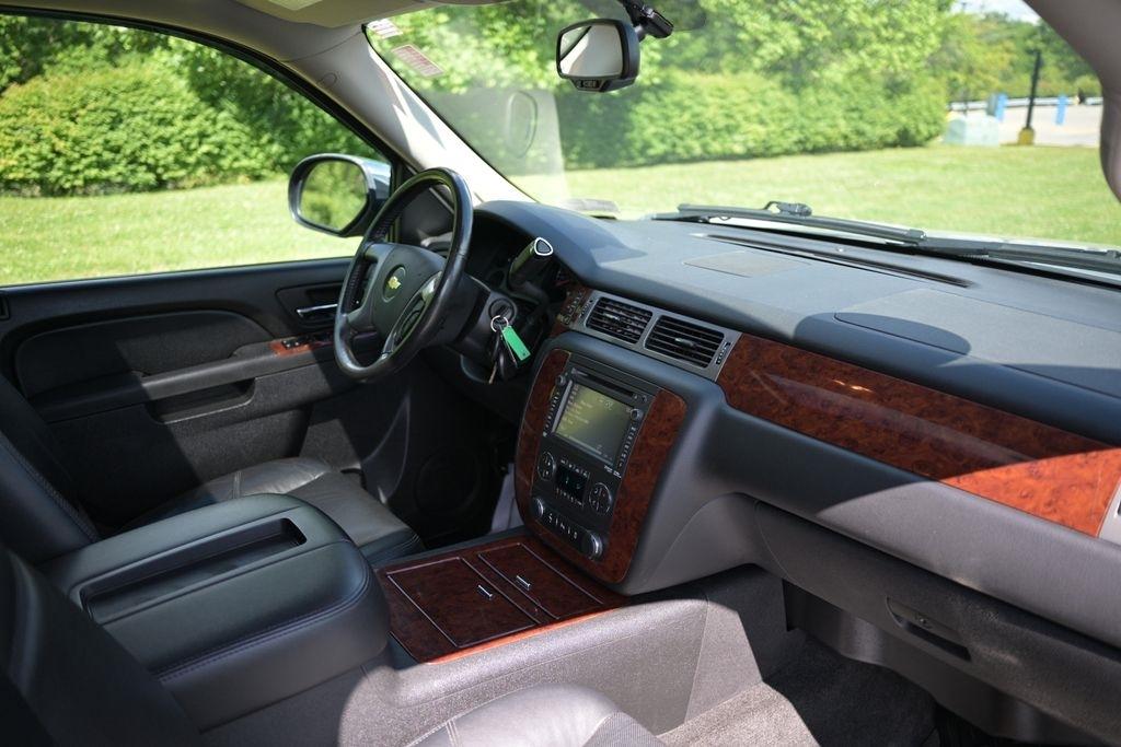 Chevrolet Avalanche 4WD Crew Cab LTZ 2012