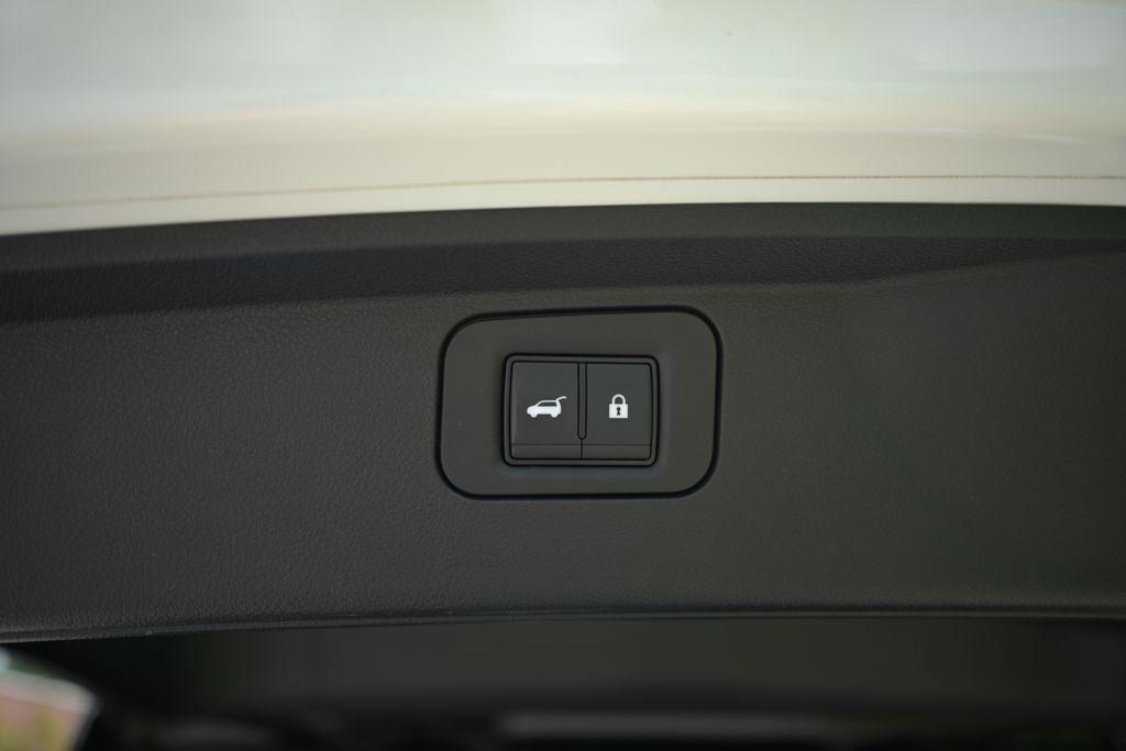Nissan Armada 4x4 Platinum Reserve *Ltd Avail* 2026