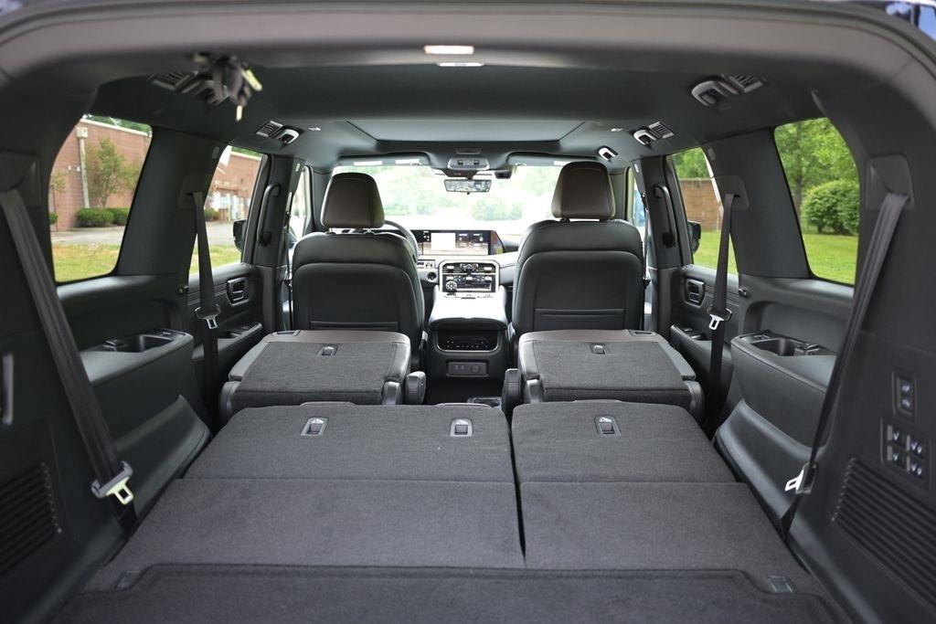 Nissan Armada 4x4 Platinum Reserve *Ltd Avail* 2026