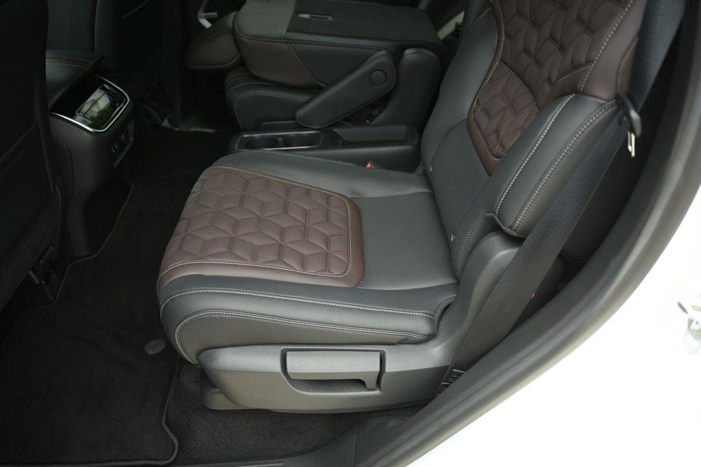 Nissan Armada 4x4 Platinum Reserve *Ltd Avail* 2026