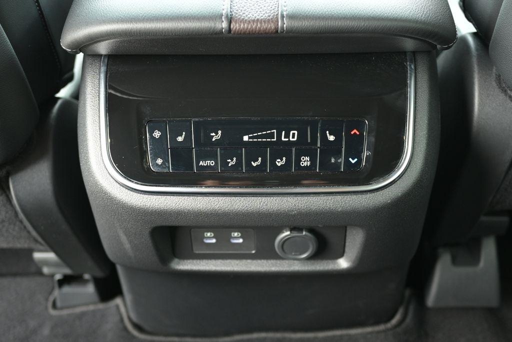 Nissan Armada 4x4 Platinum Reserve *Ltd Avail* 2026
