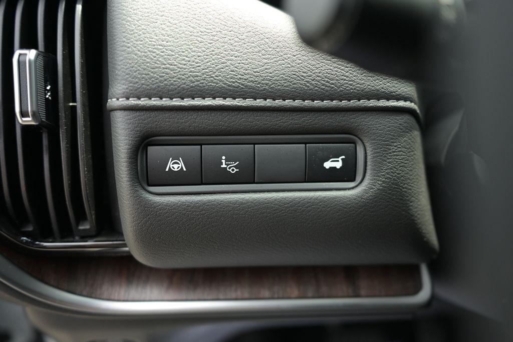 Nissan Armada 4x4 Platinum Reserve *Ltd Avail* 2026