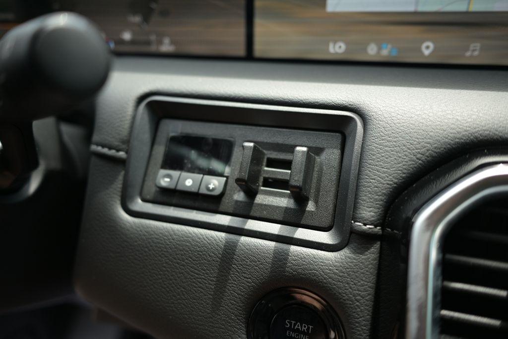 Nissan Armada 4x4 Platinum Reserve *Ltd Avail* 2026