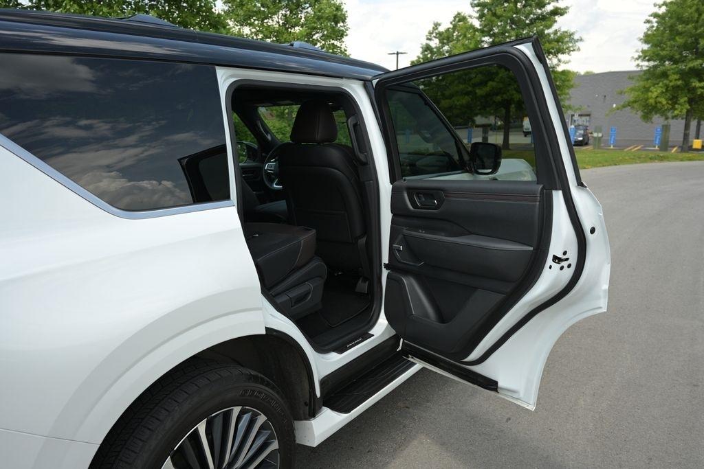 Nissan Armada 4x4 Platinum Reserve *Ltd Avail* 2026