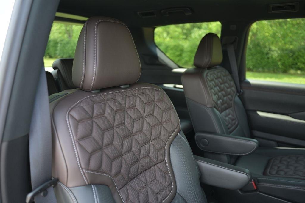 Nissan Armada 4x4 Platinum Reserve *Ltd Avail* 2026