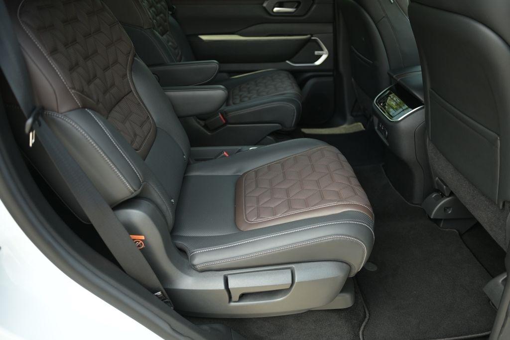 Nissan Armada 4x4 Platinum Reserve *Ltd Avail* 2026