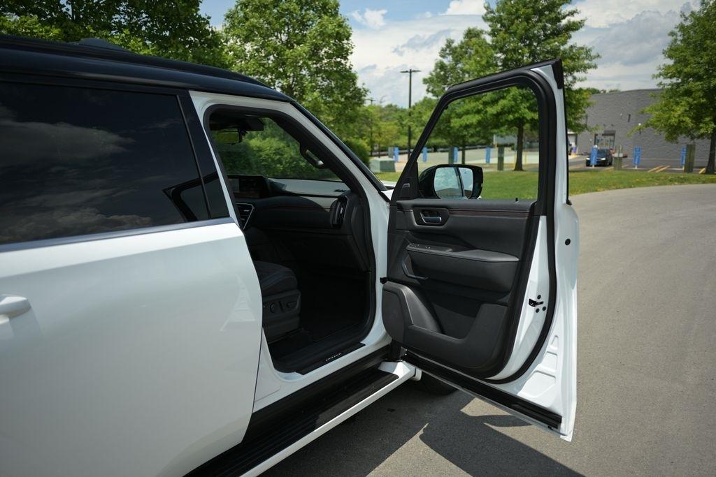 Nissan Armada 4x4 Platinum Reserve *Ltd Avail* 2026
