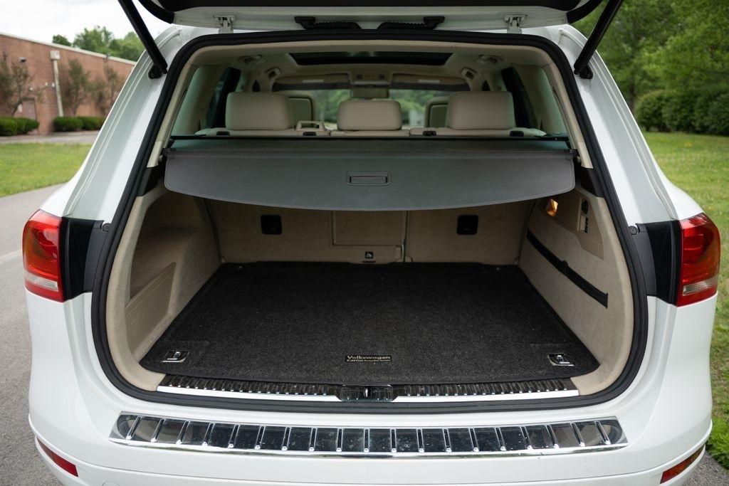 Volkswagen Touareg 4dr 3.6L Sport w/Nav 2014