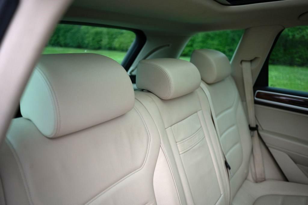 Volkswagen Touareg 4dr 3.6L Sport w/Nav 2014