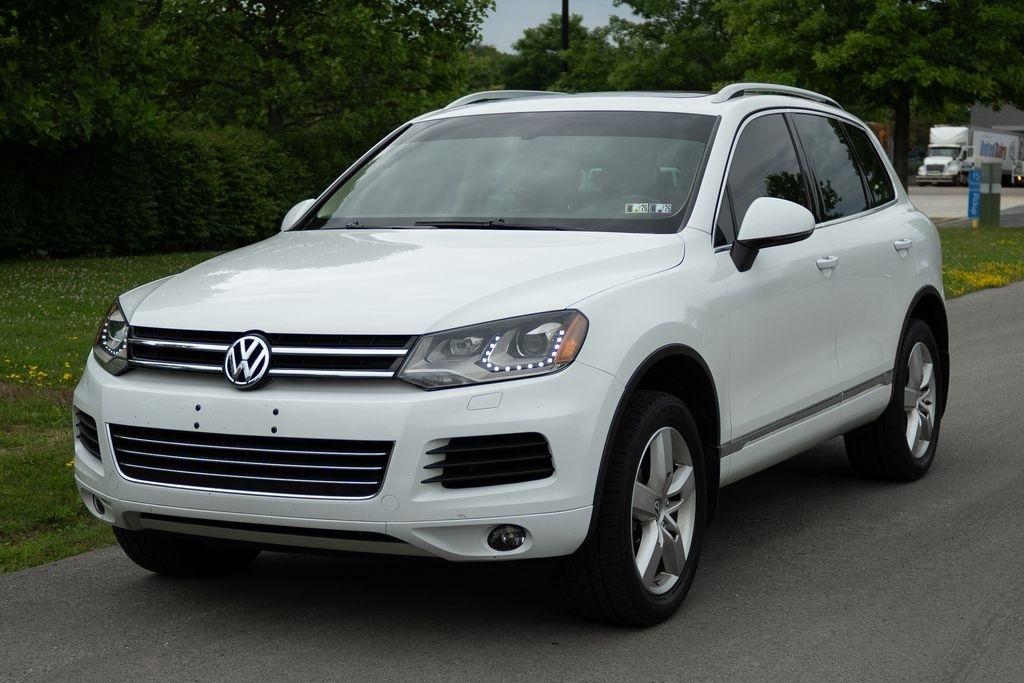 Volkswagen Touareg 4dr 3.6L Sport w/Nav 2014