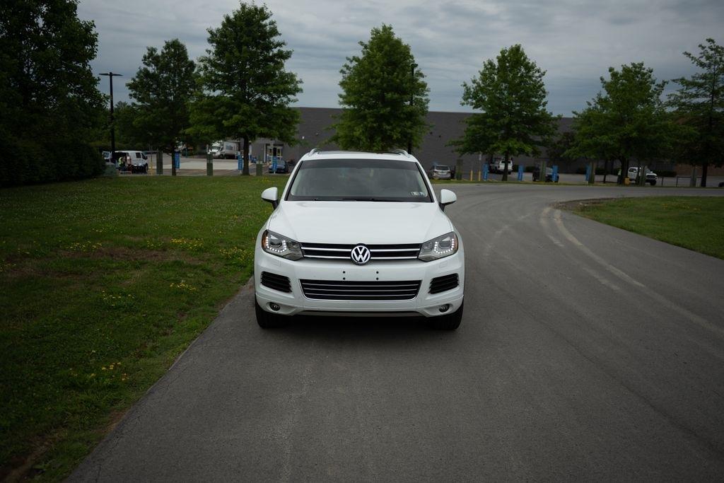 Volkswagen Touareg 4dr 3.6L Sport w/Nav 2014