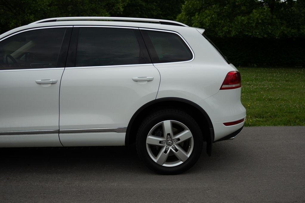 Volkswagen Touareg 4dr 3.6L Sport w/Nav 2014