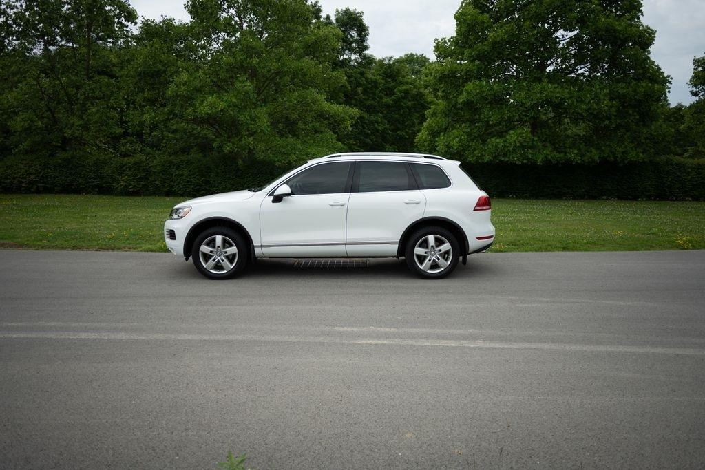 Volkswagen Touareg 4dr 3.6L Sport w/Nav 2014