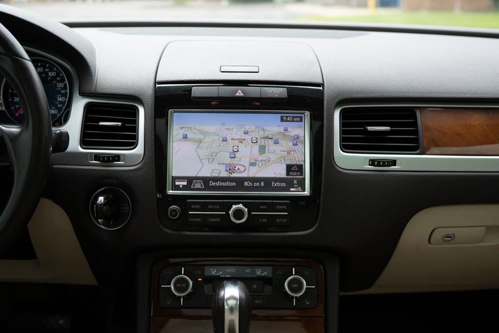 Volkswagen Touareg 4dr 3.6L Sport w/Nav 2014