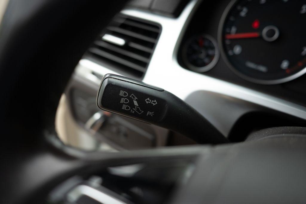 Volkswagen Touareg 4dr 3.6L Sport w/Nav 2014