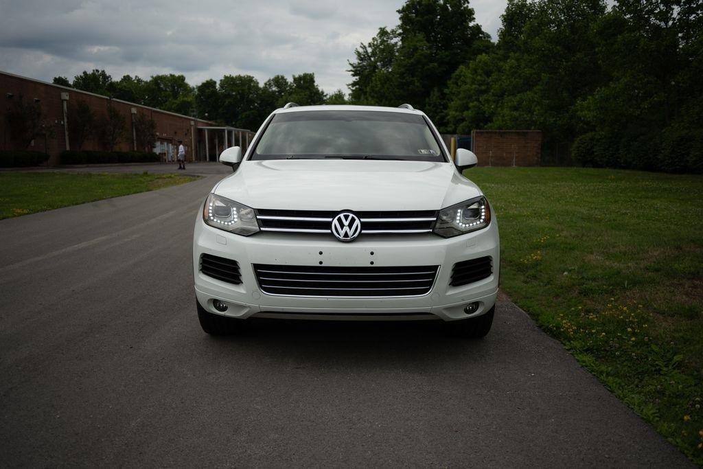 Volkswagen Touareg 4dr 3.6L Sport w/Nav 2014