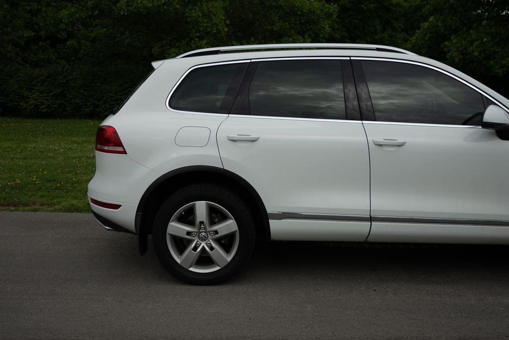 Volkswagen Touareg 4dr 3.6L Sport w/Nav 2014