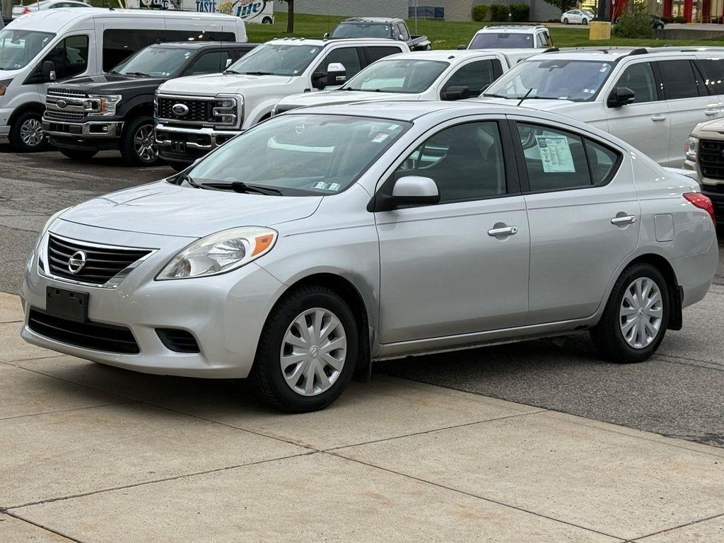 Nissan Versa 4dr Sdn CVT 1.6 SV 2013