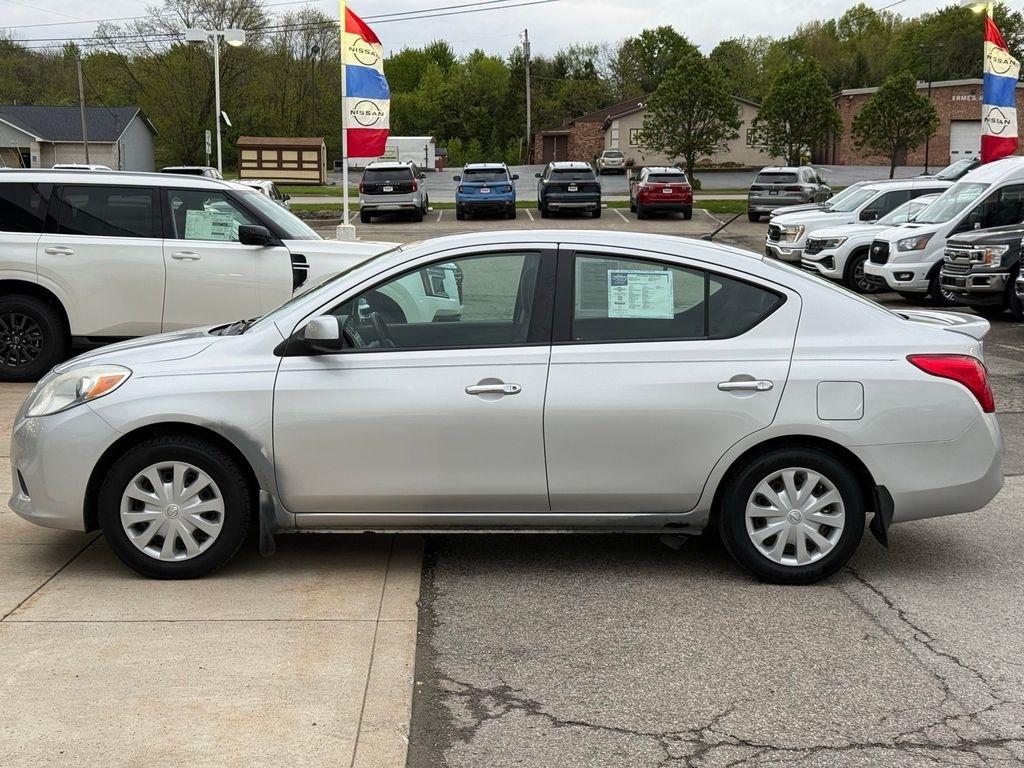 Nissan Versa 4dr Sdn CVT 1.6 SV 2013
