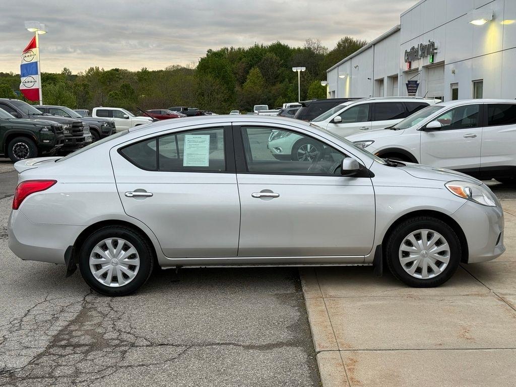 Nissan Versa 4dr Sdn CVT 1.6 SV 2013