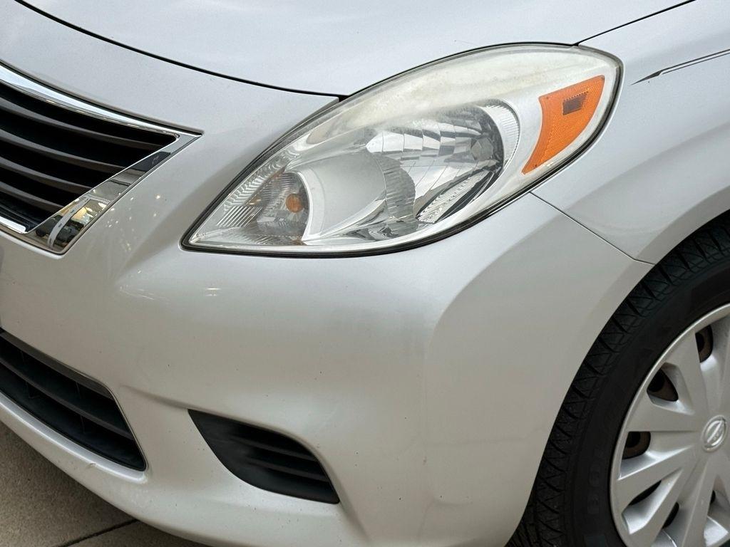 Nissan Versa 4dr Sdn CVT 1.6 SV 2013