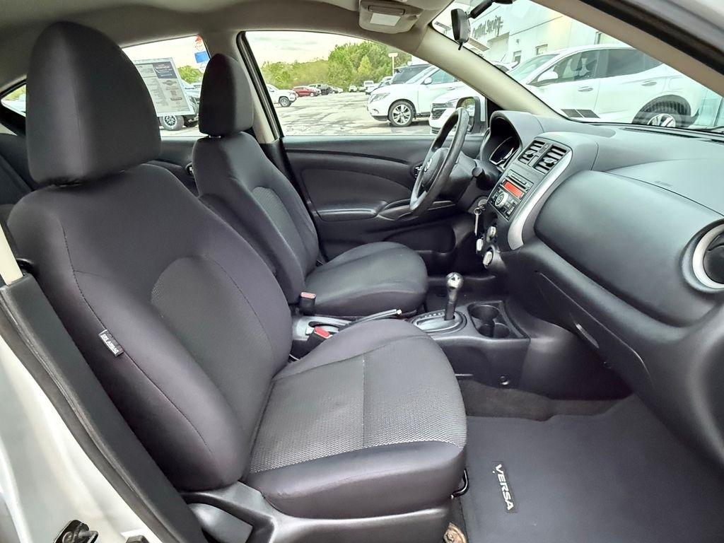 Nissan Versa 4dr Sdn CVT 1.6 SV 2013