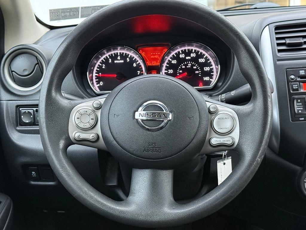 Nissan Versa 4dr Sdn CVT 1.6 SV 2013