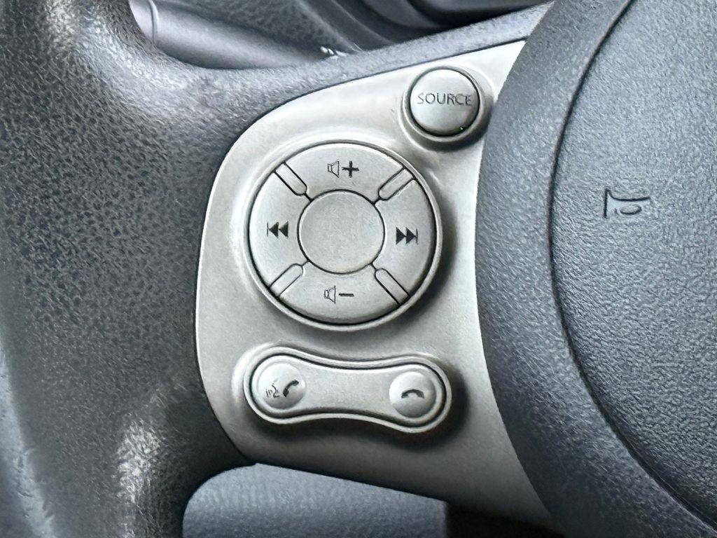 Nissan Versa 4dr Sdn CVT 1.6 SV 2013