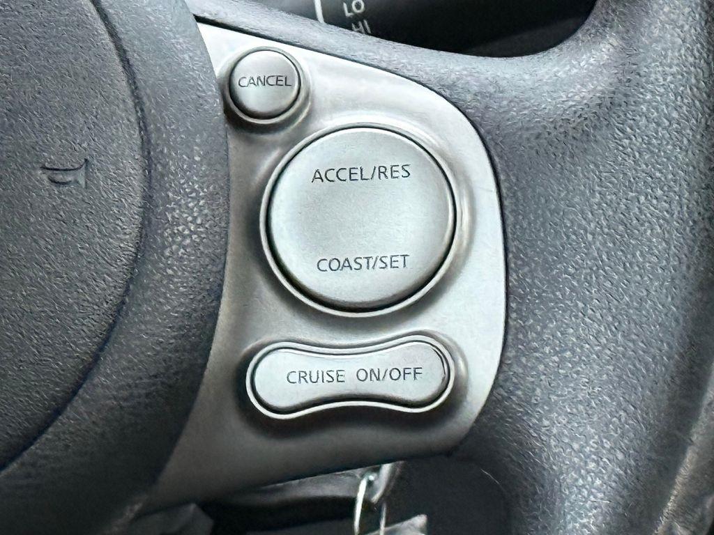 Nissan Versa 4dr Sdn CVT 1.6 SV 2013