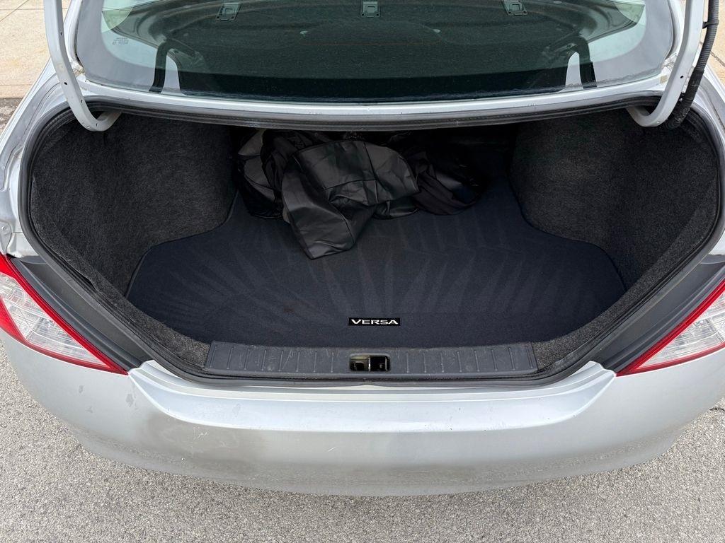 Nissan Versa 4dr Sdn CVT 1.6 SV 2013